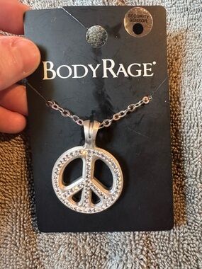 🌟 3/$20 Eligible! NWT BodyRage Silver Peace Sign Necklace